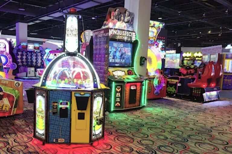 Round1 Bowling South Portland 768x512